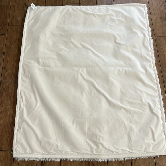 Pottery Barn Faux Fur Throw Blanket - Picture 6 of 6